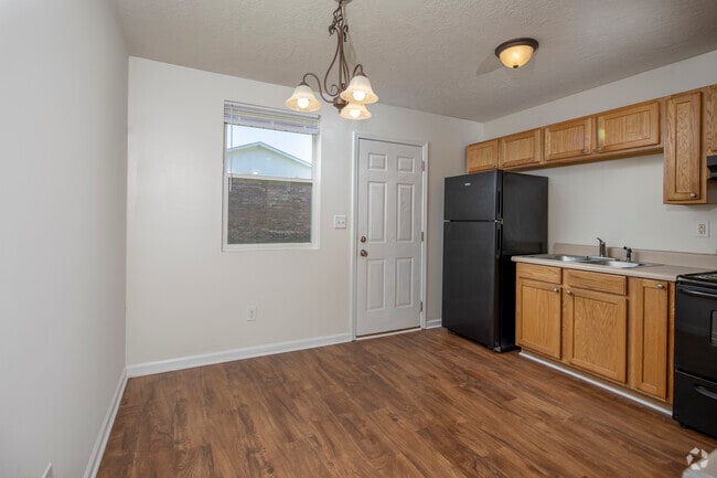 2BR, 1BA Kitchen - The Creeks At Augusta Apartments
