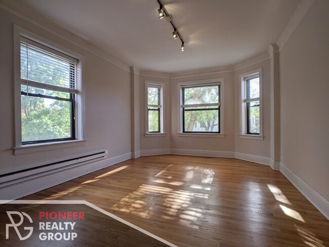 Building Photo - 2315 N Rockwell St Rental