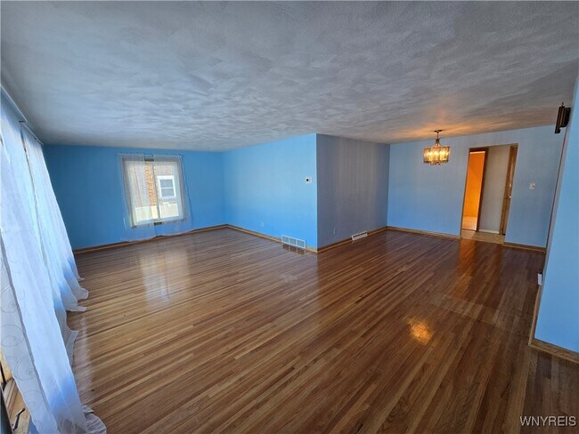 Photo - 39 Lennox Ave