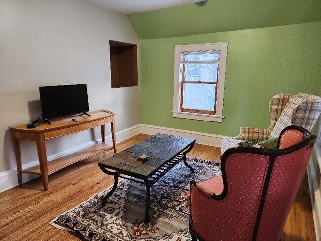 Living Room - 2823 11th Ave S Unidad Upper Duplex