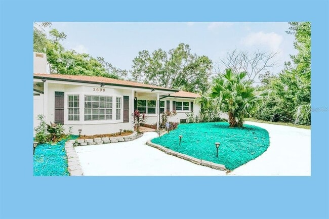 Building Photo - 2608 Oakwood Dr