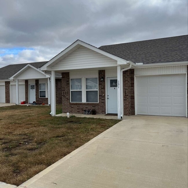 Building Photo - 131 SW 145th Rd