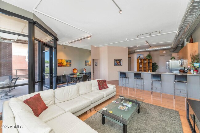 7301 E 3rd Ave Unit 305
