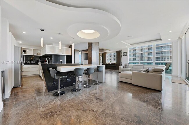 Building Photo - 4001 S Ocean Dr Unit PH1