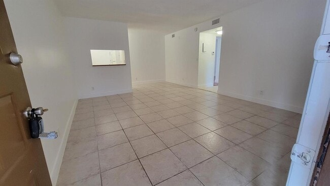 Photo - 3712 N University Dr Unidad 3712