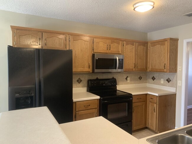 Photo - 1169-1169 Cumberland Dr