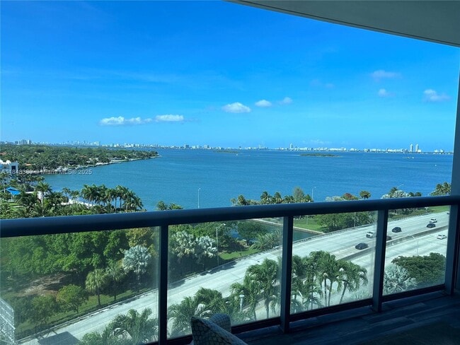 Photo - 601 NE 36th St Unidad 1009