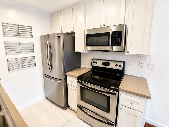Photo - 1351 N Orange Dr Unit 109