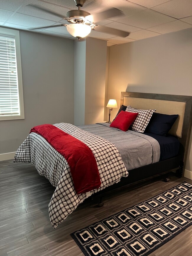 Comfortable queen bed - 421 N 20th St Unit 104 Furnished