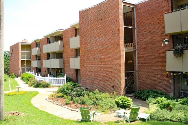 Photo - Geneva Apartments