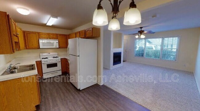 Photo - 98 Rotunda Cir