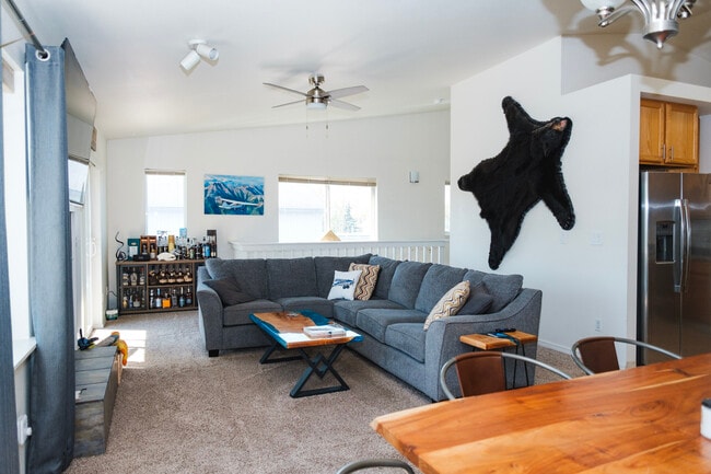sala de estar - 635 Pearl Dr