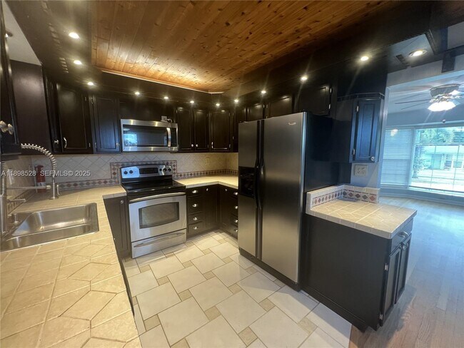 Photo - 141 NW 72nd Way