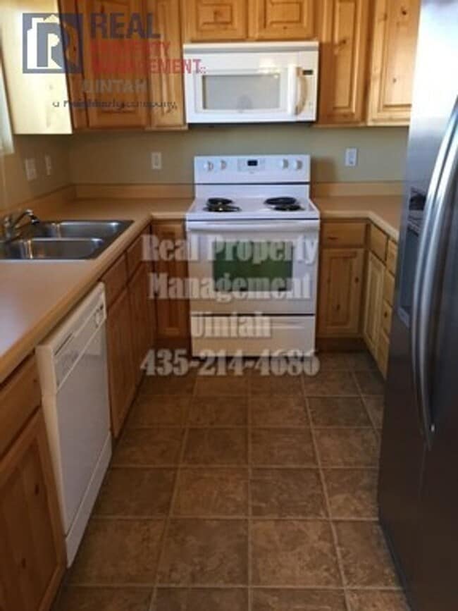 431 E Gray Fox Ln
