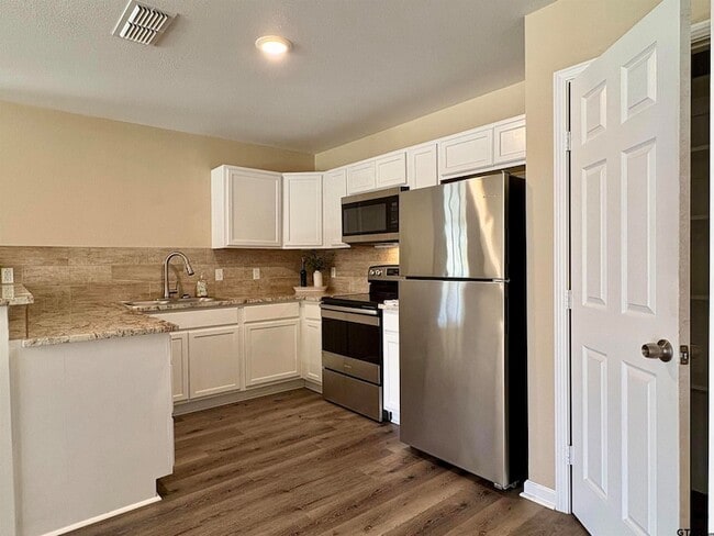 Photo - 348 Caroline Ln
