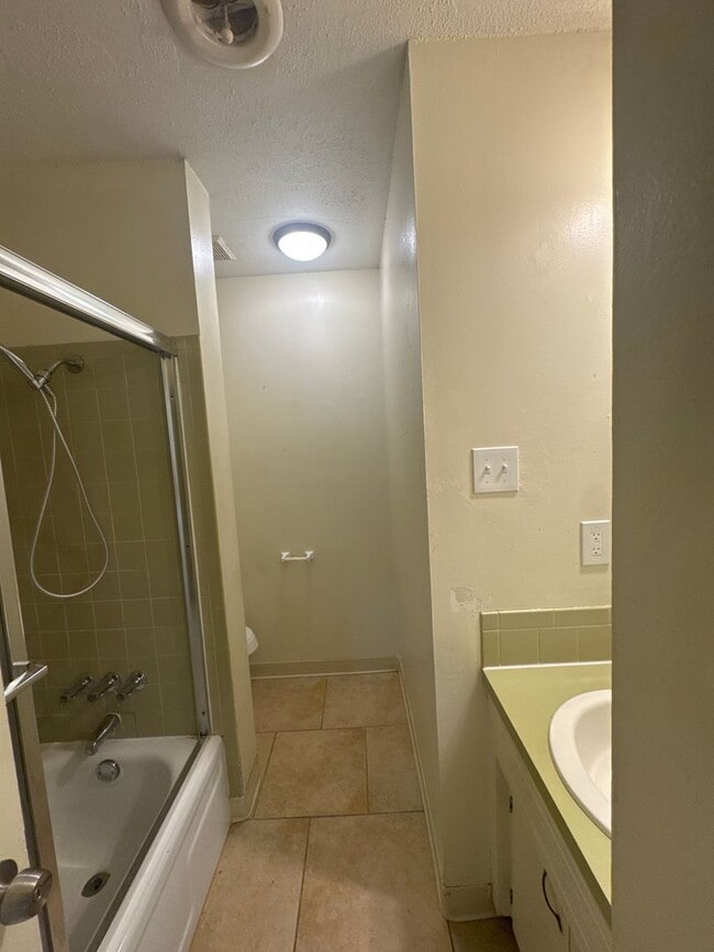 Photo - S. 39TH DUPLEX Unidad 3016 S. 39TH