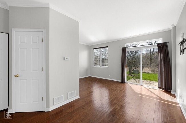 Photo - Gorgeous and Updated Large 2 Bedroom / 1.5 Bath Townhome in Grayslake!