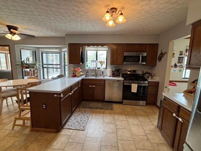 Photo - 615 Ozem Gardner Way