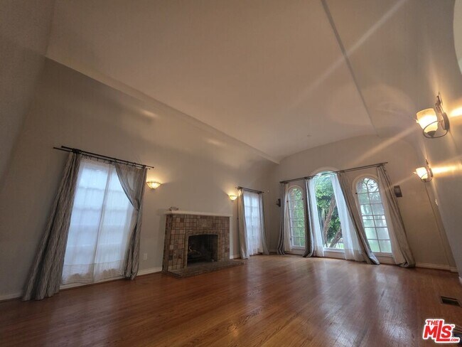 Photo - 939 S Ogden Dr