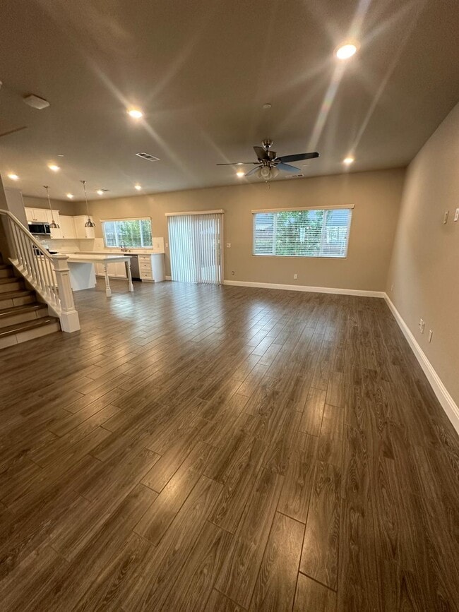 Photo - 2124 Las Rosas Ave