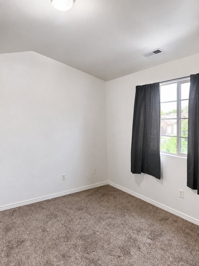 2128 W 2180 N