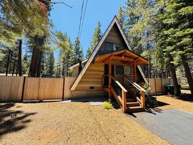 Building Photo - 3 bed 2 bath home for rent in South Lake Tahoe