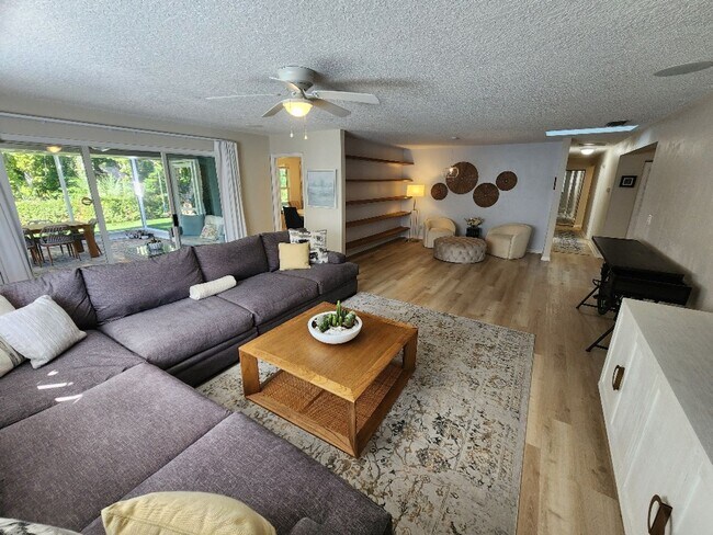 Photo - Gorgeous Hidden Lakes 3/2/2 Home