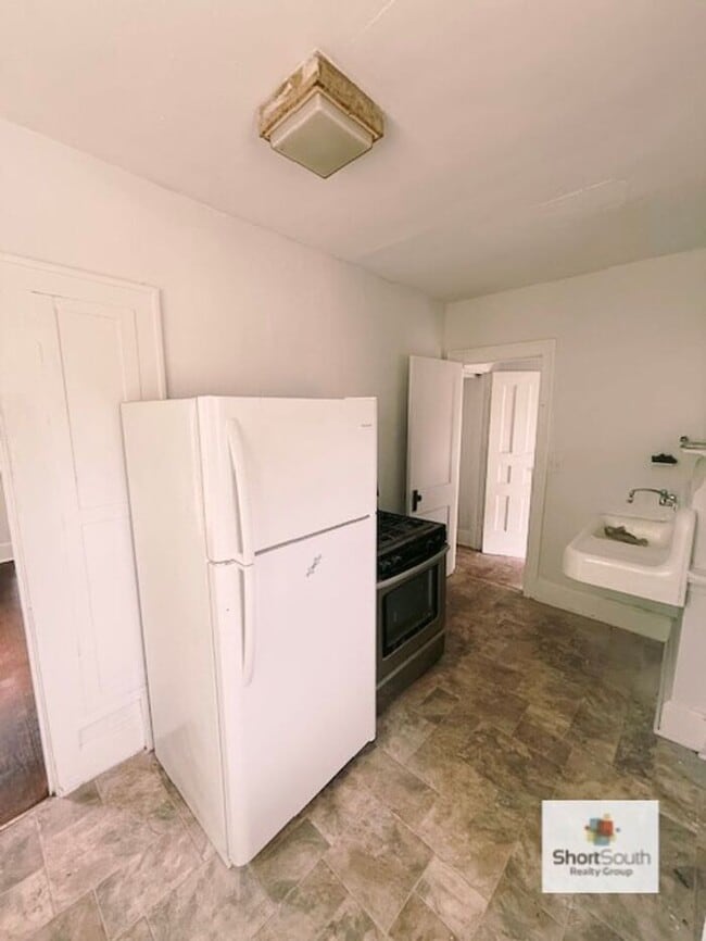 Photo - Updated 3 bed 1.5 bath townhome in Muskegon