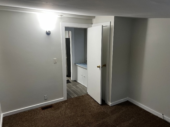 Photo - 19 E James St Unidad Apt 2