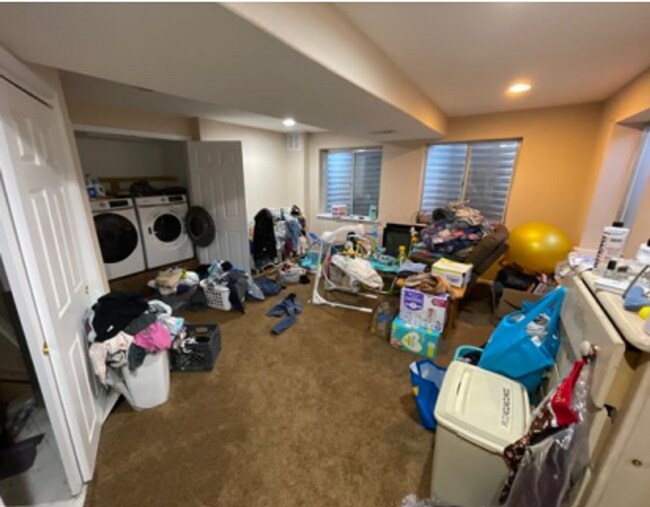 Brand new paint and new carpet! So much Casa Casas en Alquiler