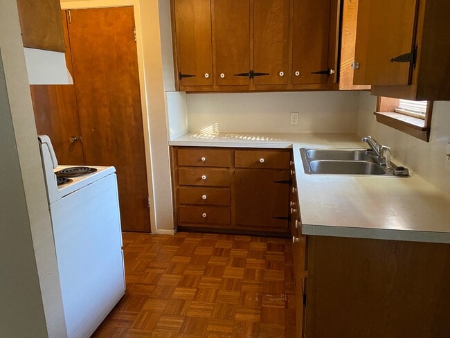 Kitchen - 2000 W Pinecrest Dr Unit Pinecrest A