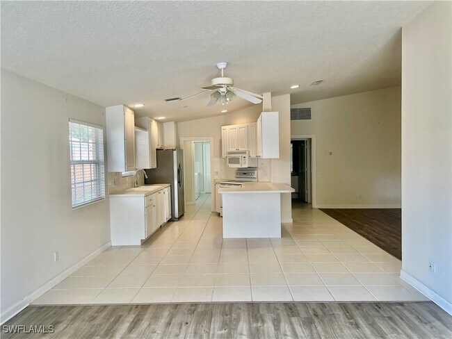 Photo - 4824 Lasqueti Way