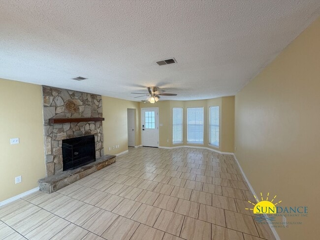 Photo - 134 Midland Ct