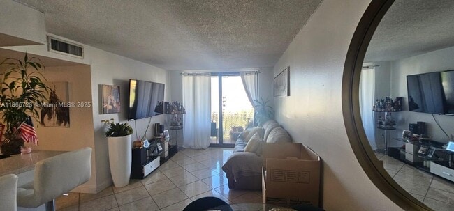 Building Photo - 8075 NW 7th St Unit 416 Rental