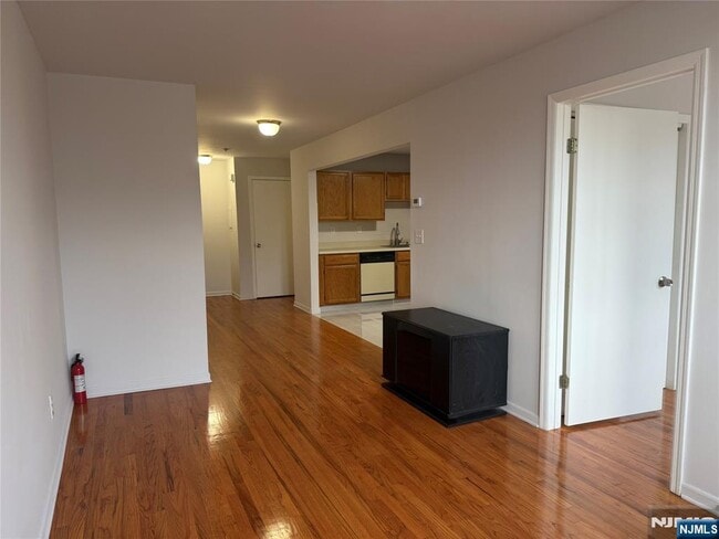 Photo - 7-13-13 Fair Lawn Ave Unidad 1