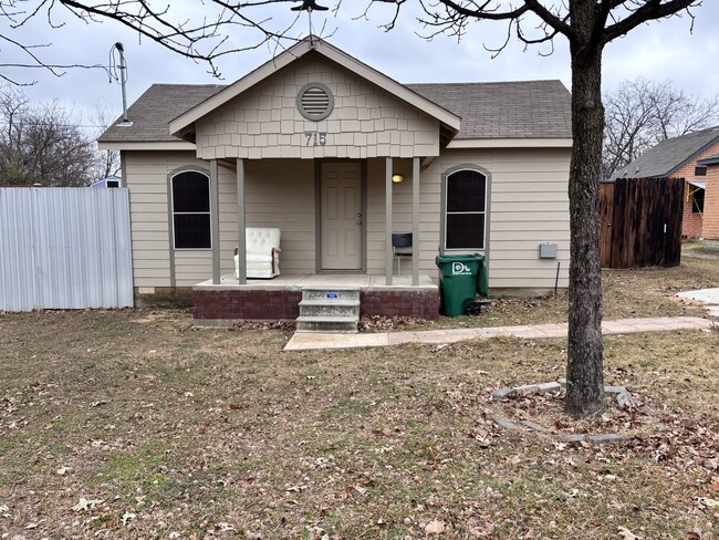 Photo - 715 Hill Alley St