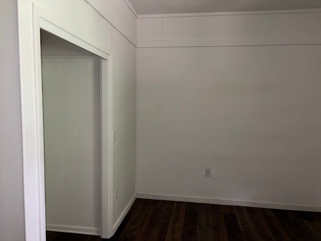 Building Photo - Newly renovated 3 bed 2 bath home in priva...
