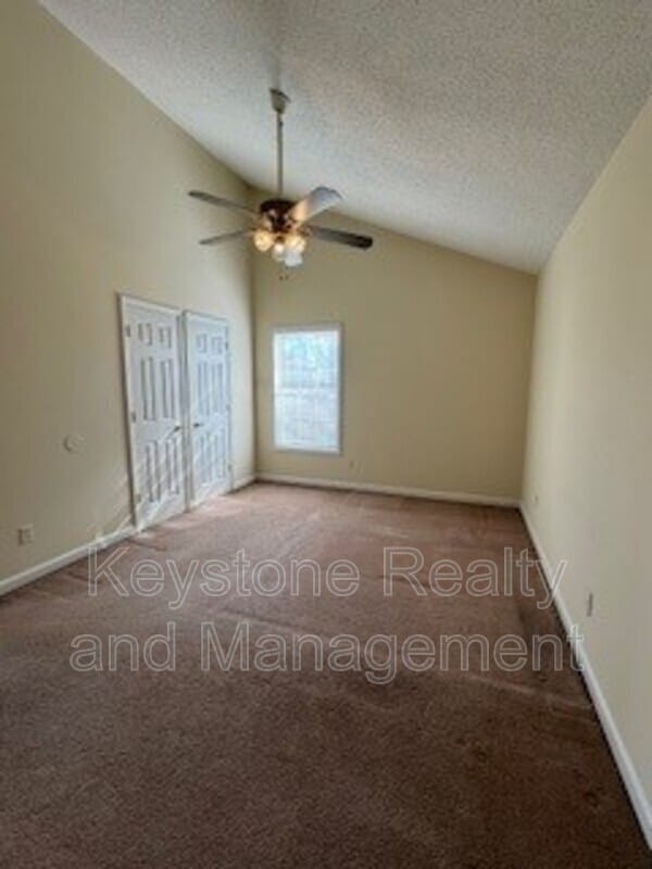 Photo - 915 Gabby Ln
