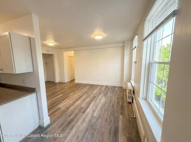 Photo - 720 Warren St