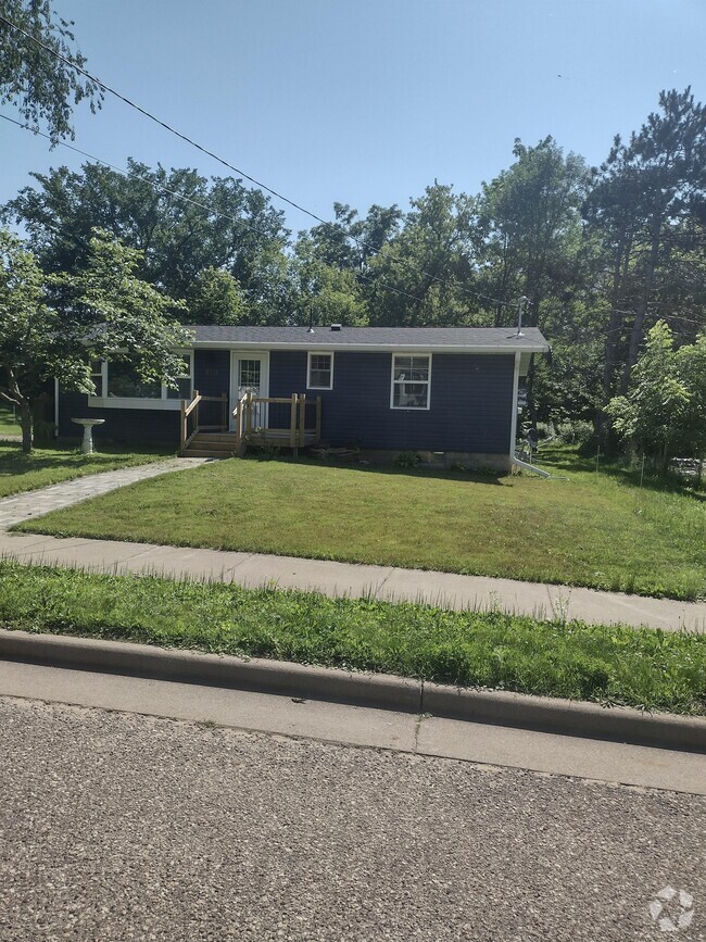 Building Photo - 121 Juniper Ave Rental