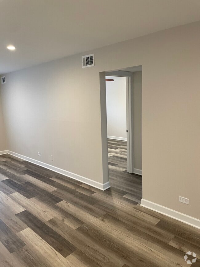 Building Photo - 1925 E Oakton St Unit 2D Rental