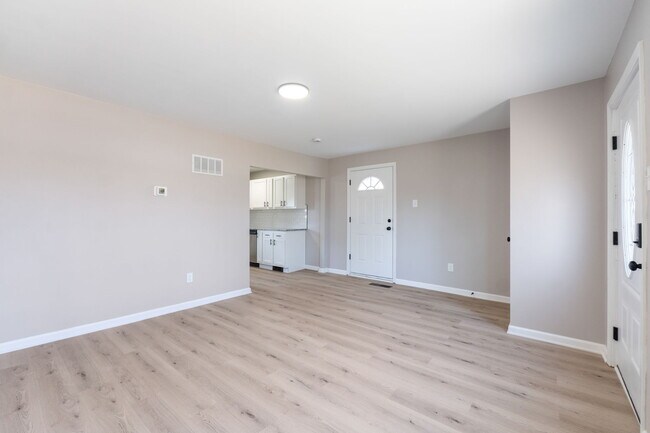 Photo - 957 Exeter Rd