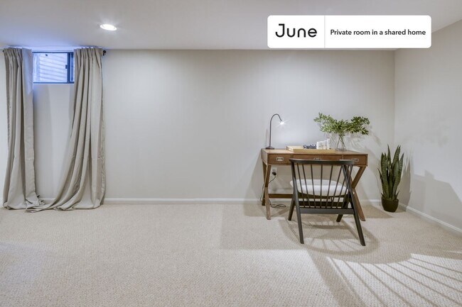 Room in Shared 5 bed/2.5 bath home in H Street