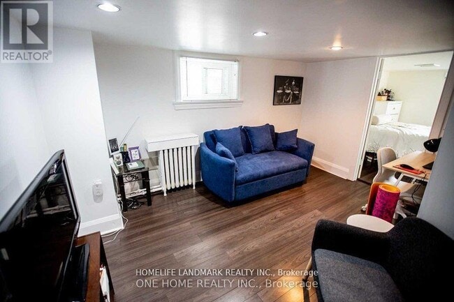 Photo - 245 Sammon Ave