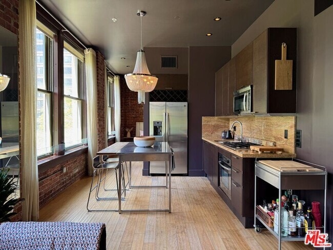 Building Photo - 460 S Spring St Unit 301 Rental