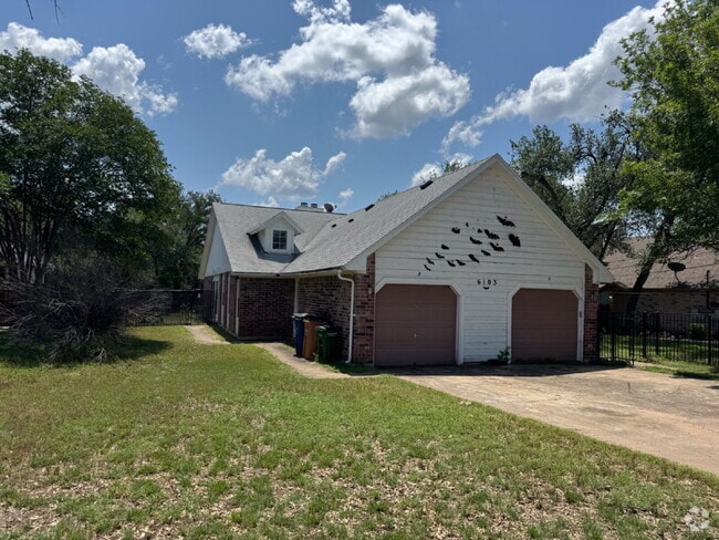 Building Photo - 2-Bed, 2-Bath, 1-Car Garage - Walking Dist... Unit B Rental
