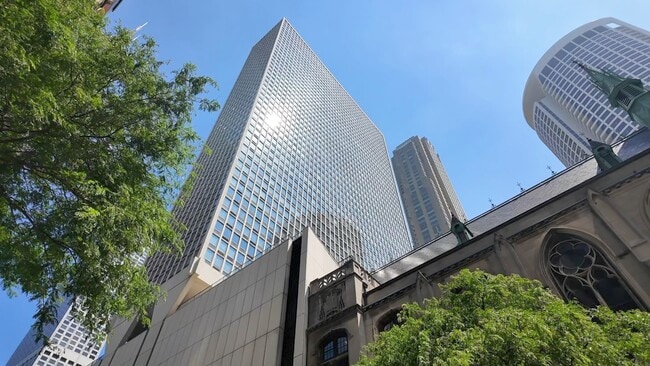 Building Photo - 111 E Chestnut St Unit 16K Rental