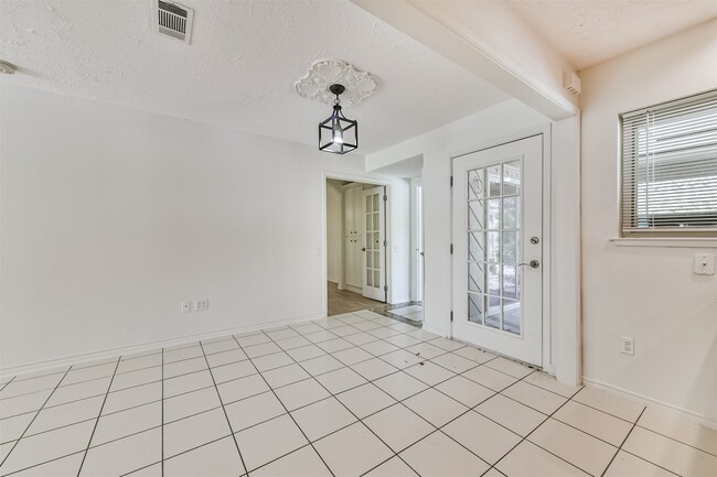 Photo - 807 Stadium Cir