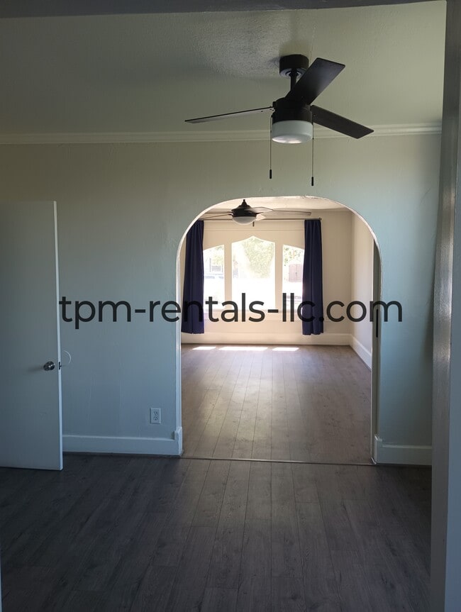 Building Photo - 469 N 3rd Ave Unit C