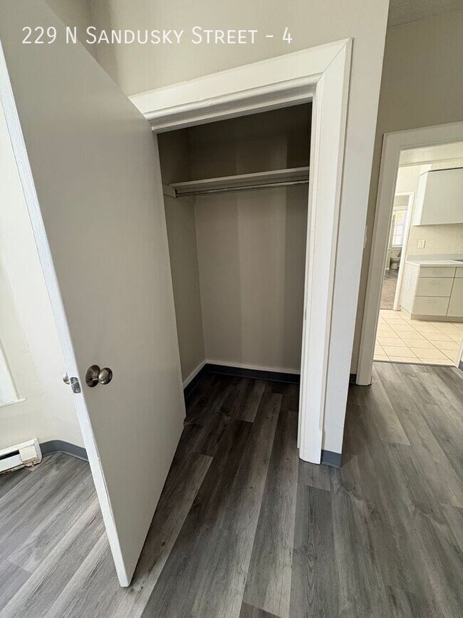 Photo - 229 N Sandusky St Unidad 4